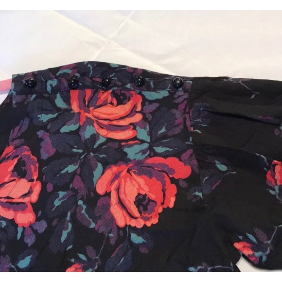 🌹Anthropologie Maeve Black and Red Floral Roses Blouse Size Medium🌹 - Picture 8 of 10